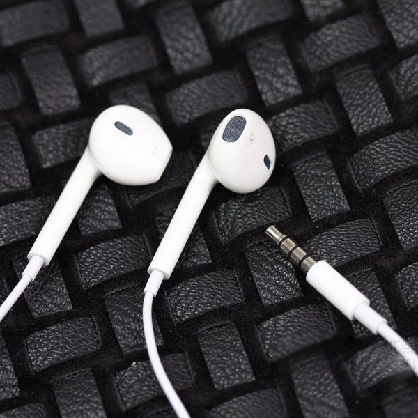 iPhone White Lightning Digital Earphones casemarts