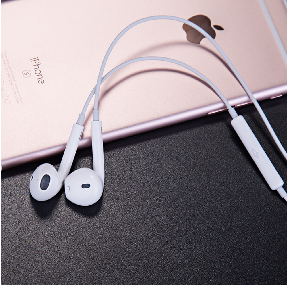 iPhone White Lightning Digital Earphones casemarts